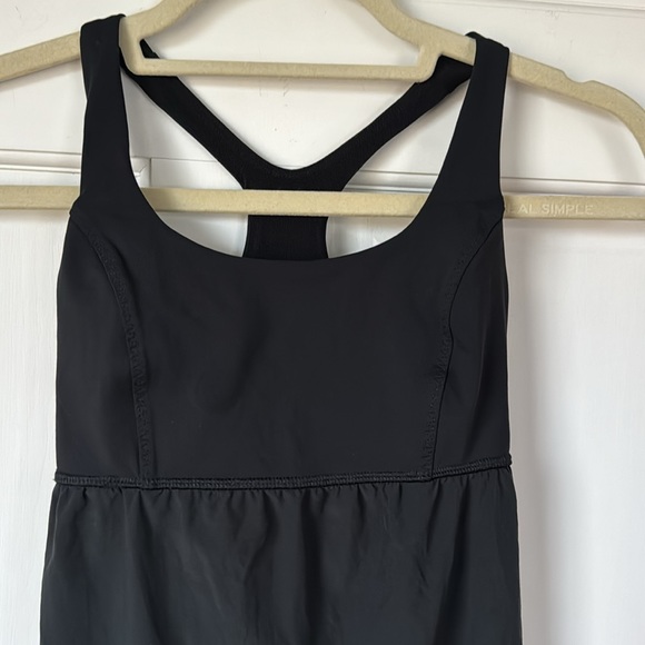 Lululemon Racer Back Tank With Shelf Bra. Size 4 - Picture 2 of 8
